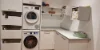 Une buanderie moderne avec machine à laver et rangements de Nolte Utility Rooms.