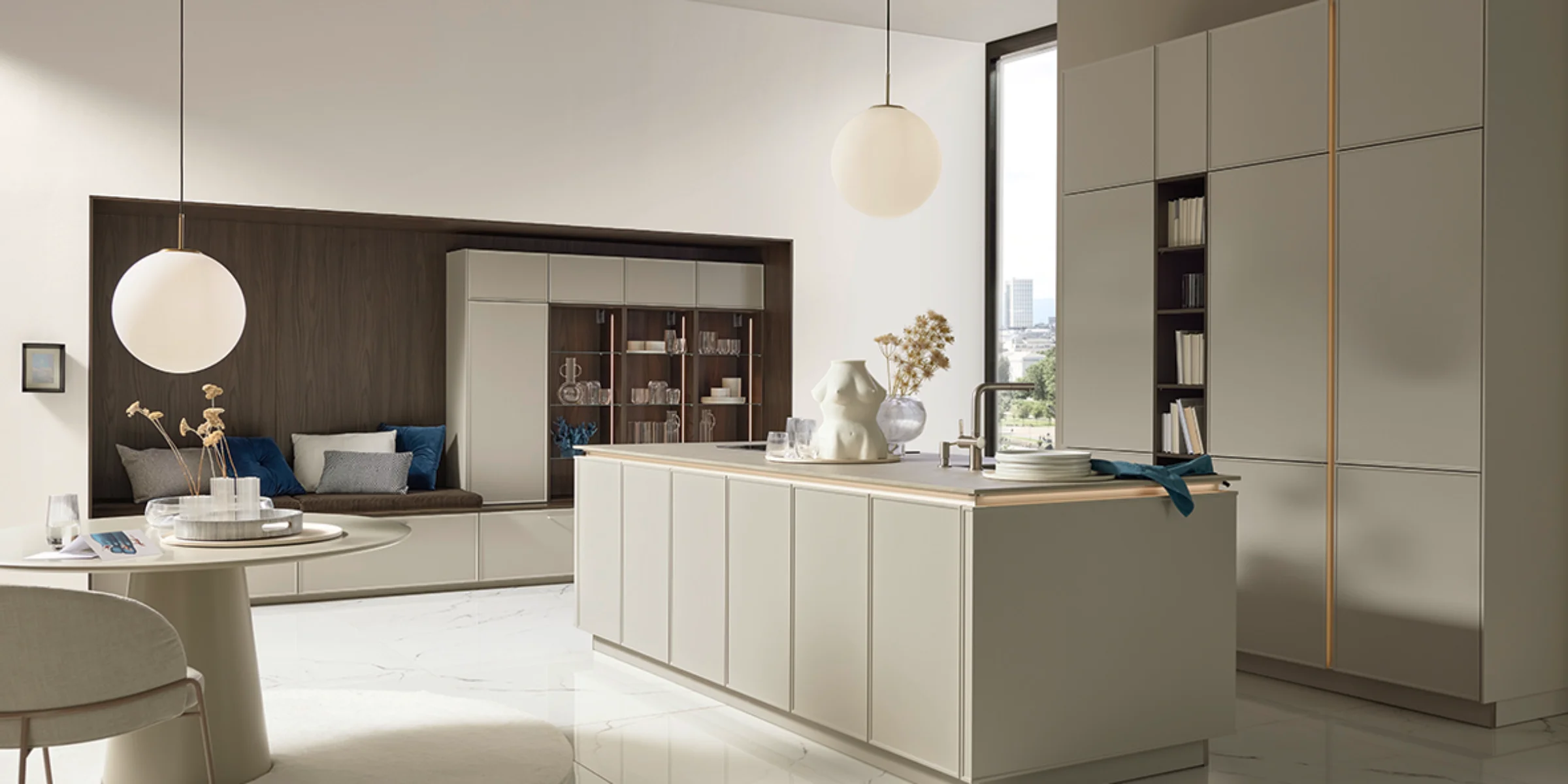 Moderne Küche mit zentraler Insel und stilvollem Design. Nolte Küchen.