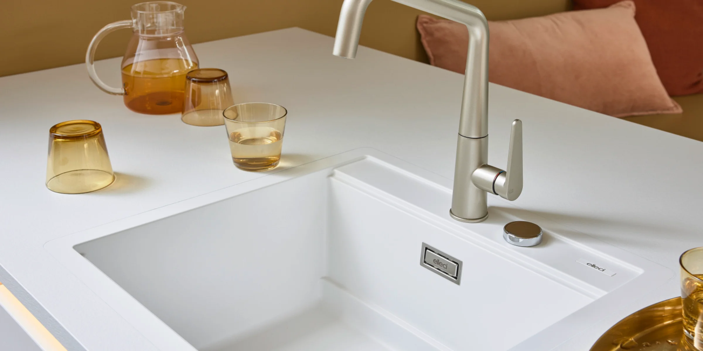 Moderne Küchenspüle mit funktionalem Design