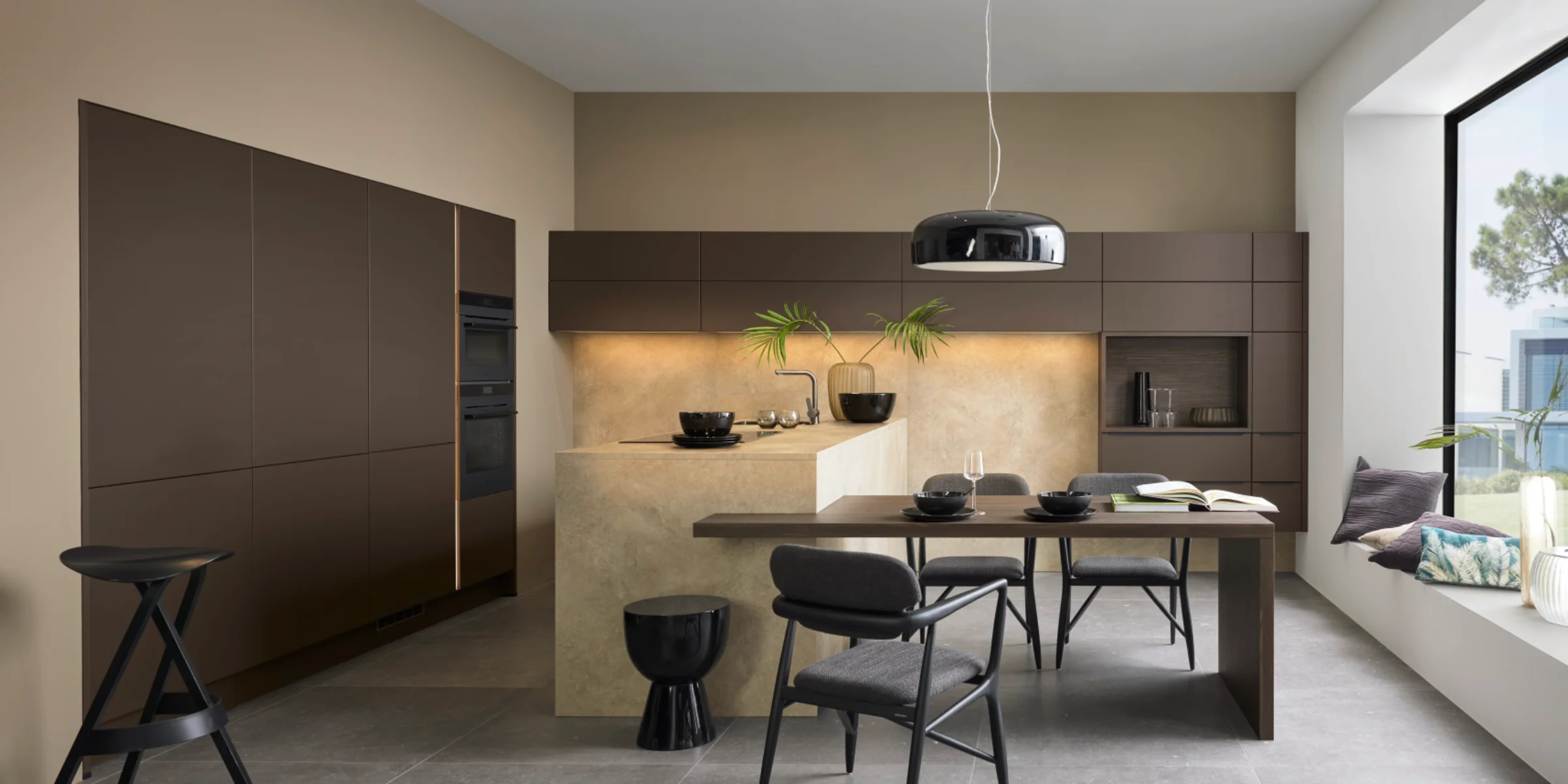 Moderne Küche mit Beton- und Steinelementen