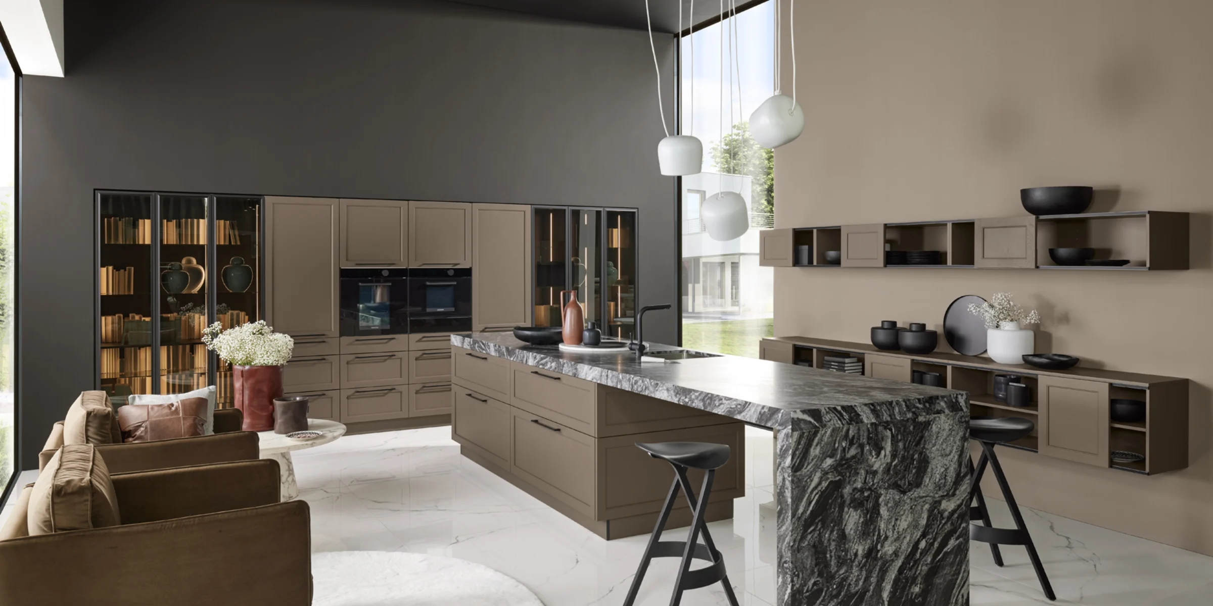 Eine moderne Küche mit Insel und Marmordetails, Nolte Küchen.