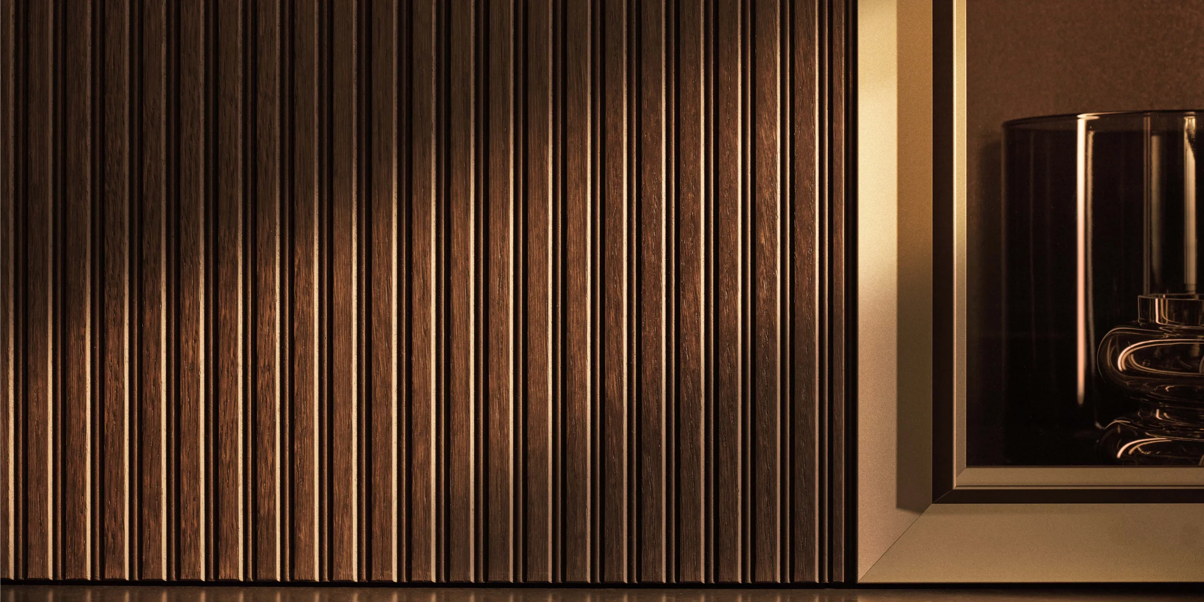 Ein stilvolles, exklusives Design mit Holzverkleidung und Glasvitrine, NolteNeo.
