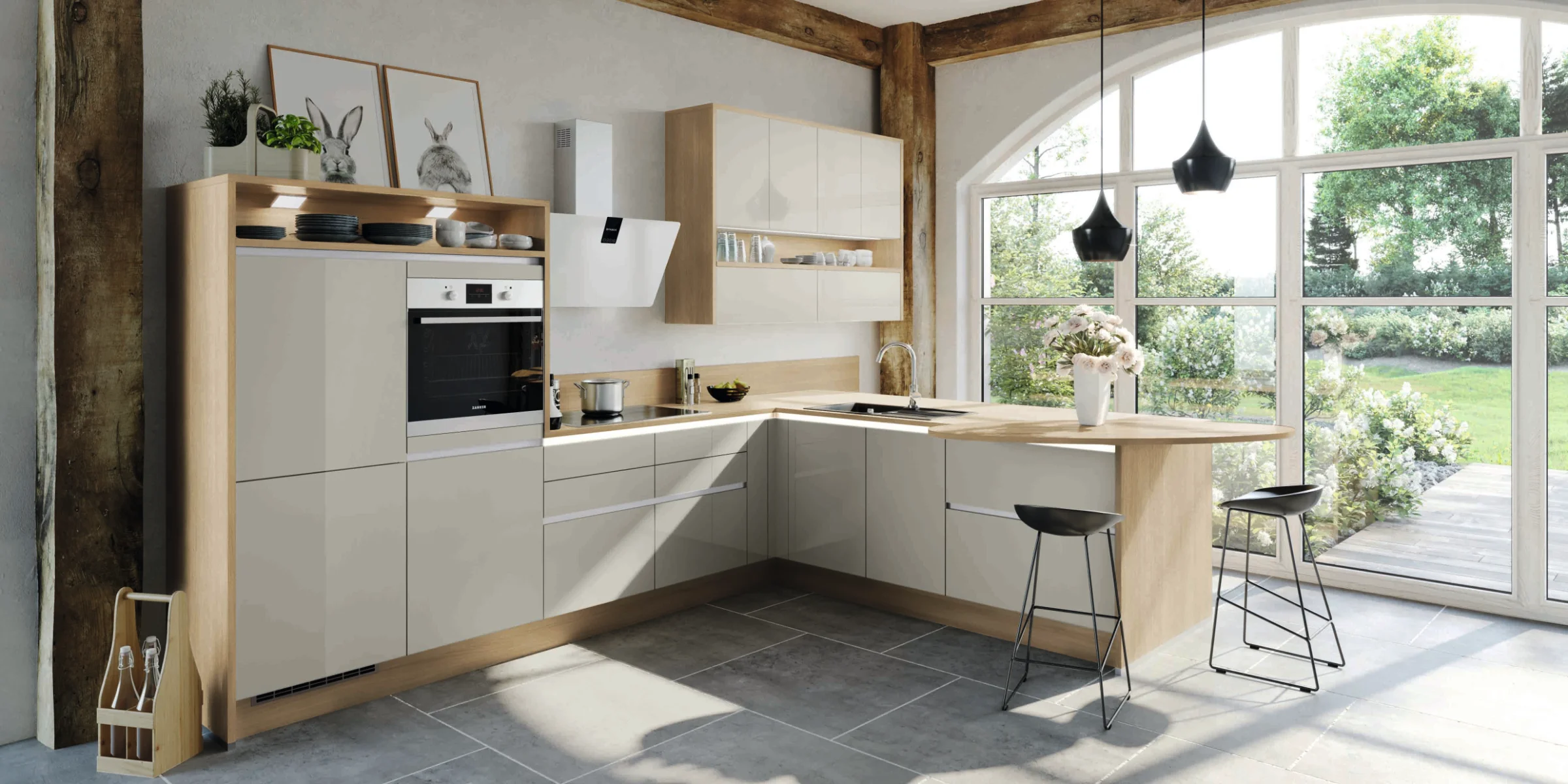 Eine moderne Küche mit Holzdetails und großen Fenstern bietet eine stilvolle Atmosphäre. Express Küchen.