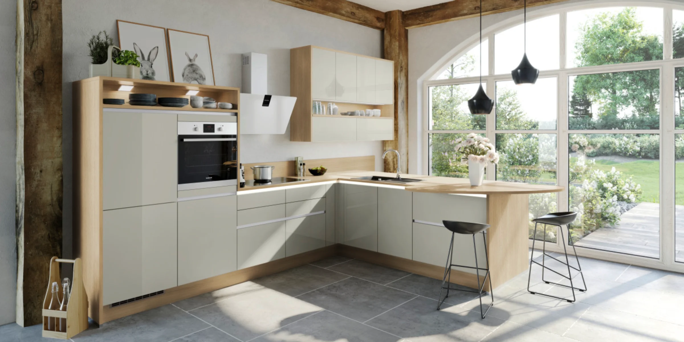 Eine moderne Küche mit Holzdetails und großen Fenstern, Express Küchen.