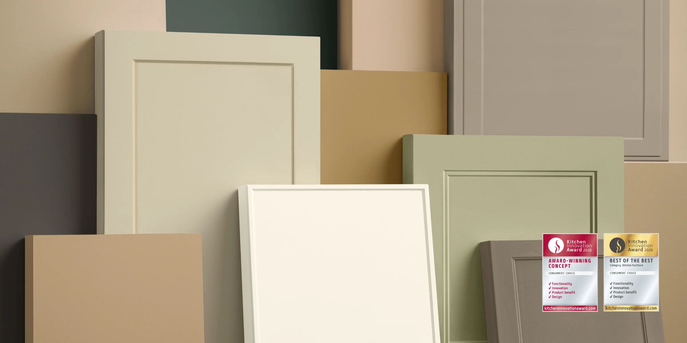 Verschiedene Nolte Küchen Fronten in Mattlack – in sanften Tönen wie Greige, Kaschmir, Caramel, Olive und Magnolia – zeigen die Vielfalt des Mattlack-Konzepts 2025 mit glatten und gerahmten Designs.