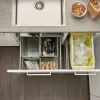 Un évier moderne avec système de tri des déchets en dessous, Nolte Kitchen.