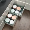 Offene Küchenschubladen mit Geschirr in einer modernen Nolte Küchen Umgebung.