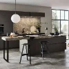 Eine moderne Küche mit Insel und stilvollen Details, Nolte Küchen.