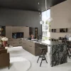 Eine moderne Küche mit Insel und Marmordetails, Nolte Küchen.