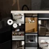 Nolte Küchen: Moderne Küchenelemente mit Holz- und Schwarzakzenten in einem stilvollen Design.
