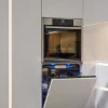 Ein moderner Küchenbereich mit offenem Geschirrspüler in stilvollem Design von Nolte Küchen.