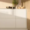 In der Küche steht ein moderner Schrank mit Kochutensilien. Nolte Küchen.