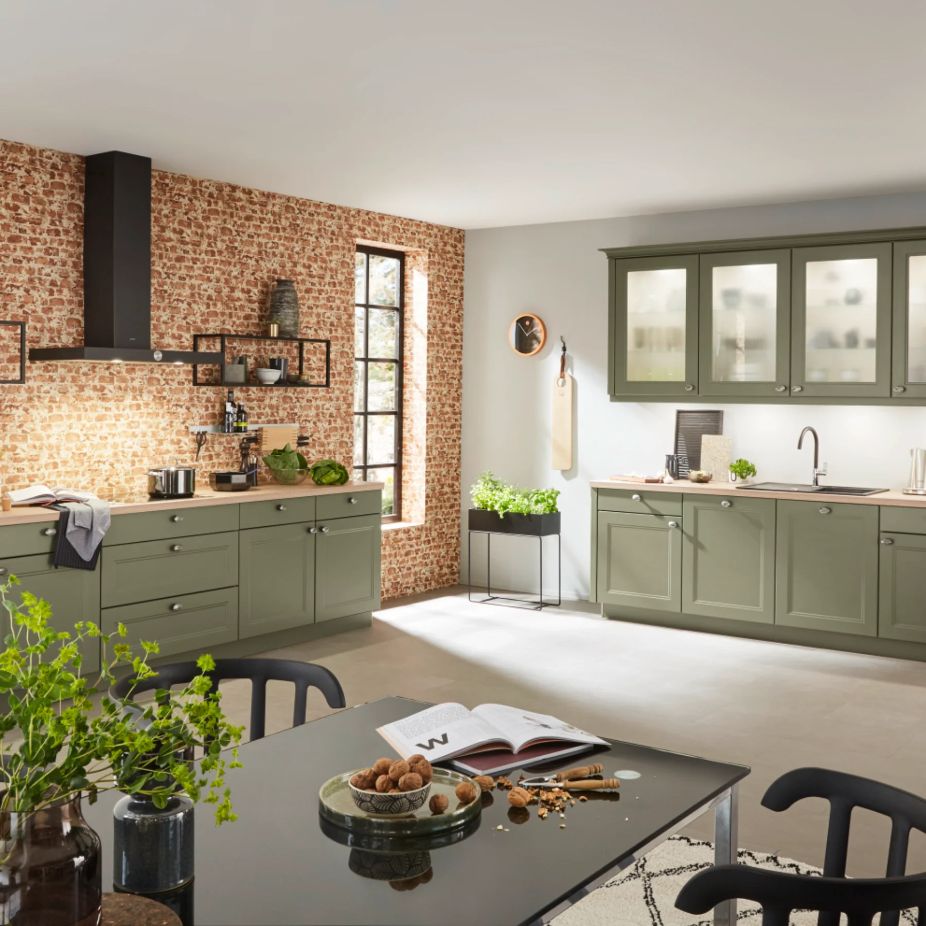 Praktische Küche in natürlichen Farben