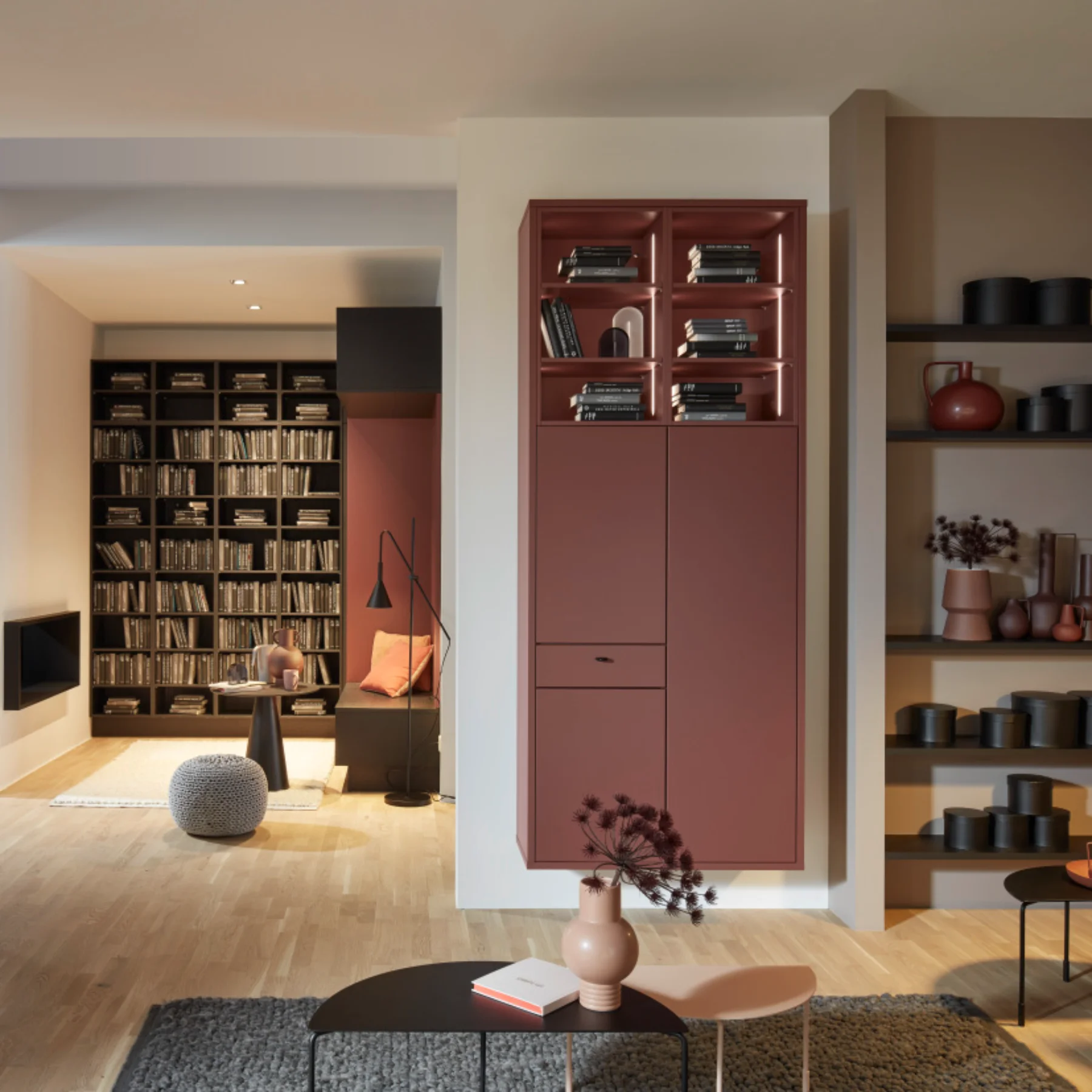 Ein farbliches Zusammenspiel aus Rot und Schwarz