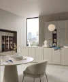 Moderne Küche mit rundem Tisch und großer Fensterfront, Nolte Küchen.